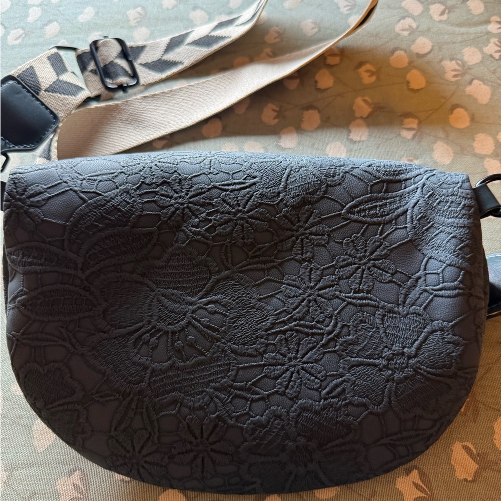 Women’s Iris & Rainbow Tik Tok viral Navy Embossed Crossbody/ Bum Bag
Pre-owned - Picture 4 of 7
